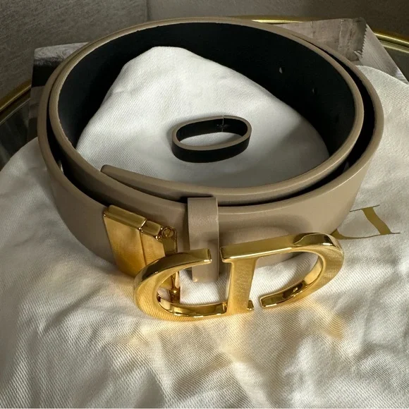 30 MONTAIGNE REVERSIBLE BELTBlack and Powder Beige Smooth Calfskin, 35 MM